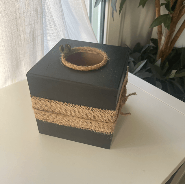 Boite à mouchoirs cube noire et jute 