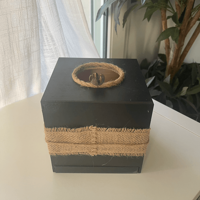 Boite à mouchoirs cube noire et jute 