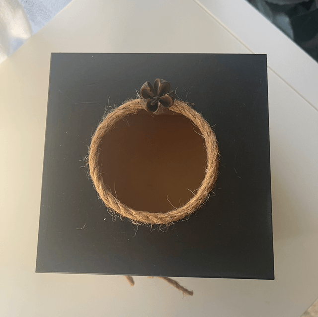 Boite à mouchoirs cube noire et jute 