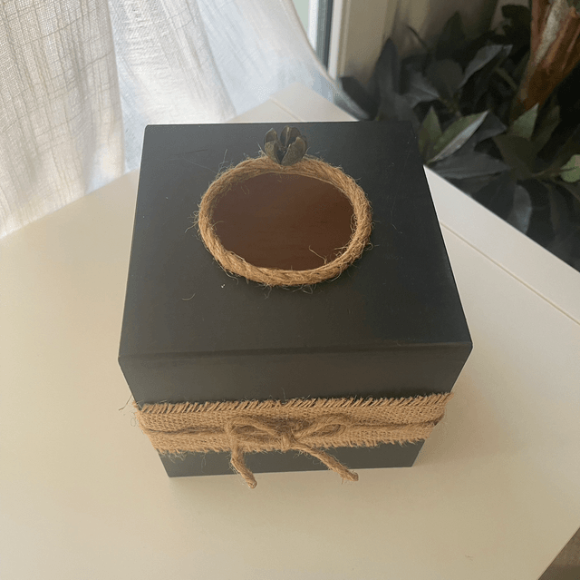 Boite à mouchoirs cube noire et jute 