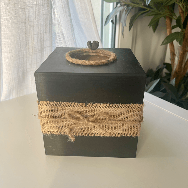 Boite à mouchoirs cube noire et jute 